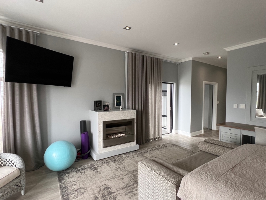 4 Bedroom Property for Sale in Oubaai Western Cape